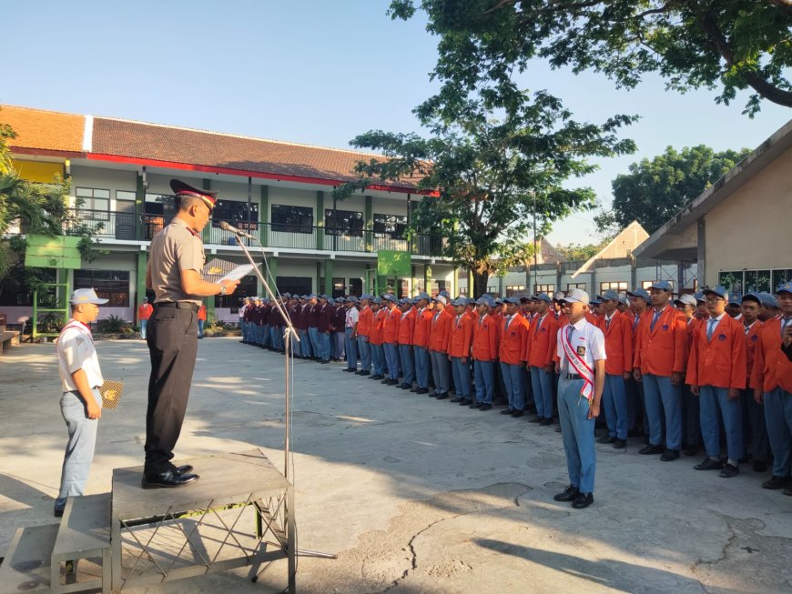 Police Go To School: Polres Mojokerto Kota Tanamkan Disiplin dan Kesadaran Kamtibmas Kepada Pelajar