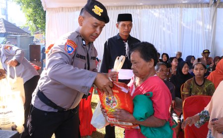 Polres Ngawi Salurkan 500 Paket Sembako untuk Masyarakat di Bringin