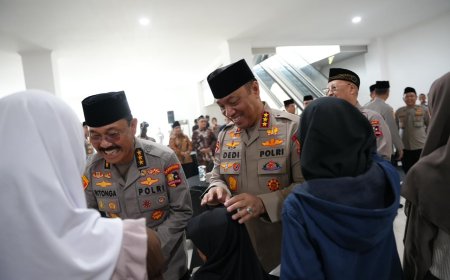 Revitalisasi Masjid Panggilan Sujud, Wakapolri Berbagi Kebahagiaan Bersama Anak-Anak Yatim