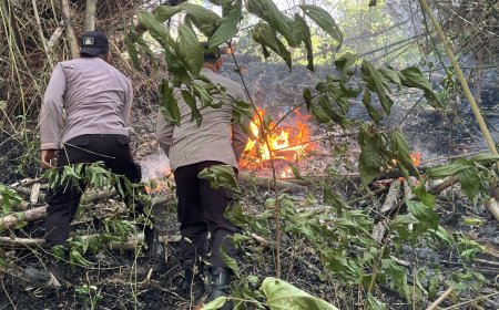 Polres Trenggalek Terjunkan Personel Jajaran Padamkan Api di Gunung Orak Arik