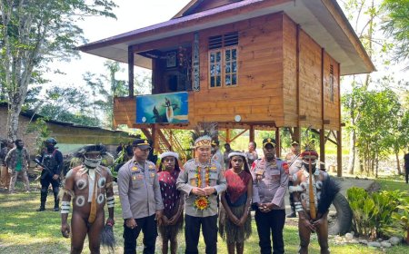 Astamaops Kapolri Berbagi Semangat Belajar Bersama Anak-Anak Papua di Pusat Olah Seni Wesaput