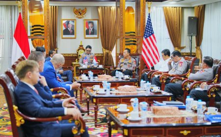 Kapolri Terima Audiensi Direktur FBI, Perkuat Kerja Sama Penanggulangan Kejahatan Transnasional