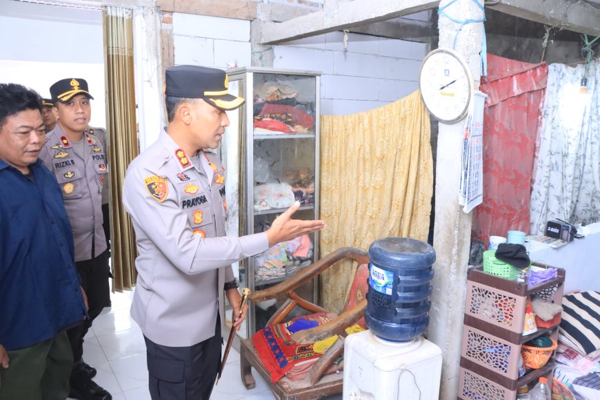 Hari Bhayangkara ke - 80 Polres Ngawi Bedah Dua Rumah Jadi Layak Huni, Hadirkan Senyum dan Harapan Warga