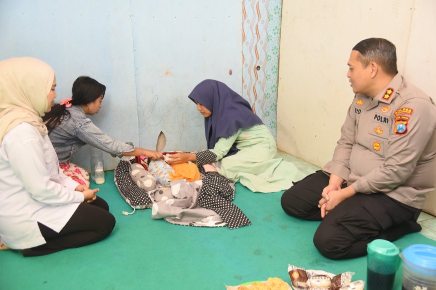 Empati Tanpa Batas, Polres Bondowoso Bantu Keluarga Bayi Kembar yang Kehilangan Ibu