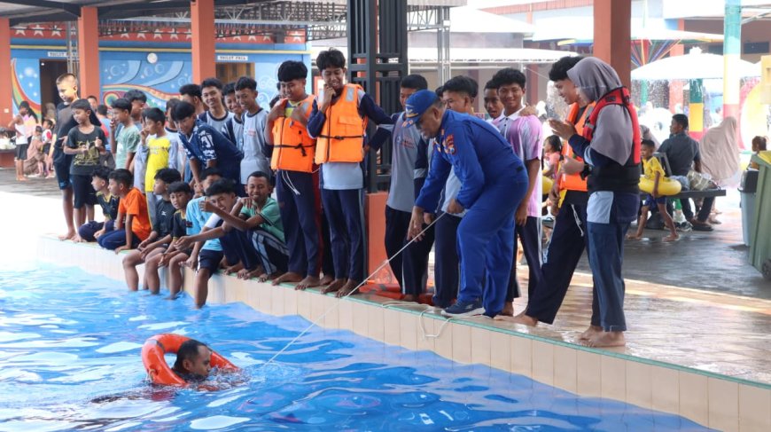 Satpolairud Polres Lamongan Bekali Santri Keterampilan Berenang dan Penyelamatan di Perairan