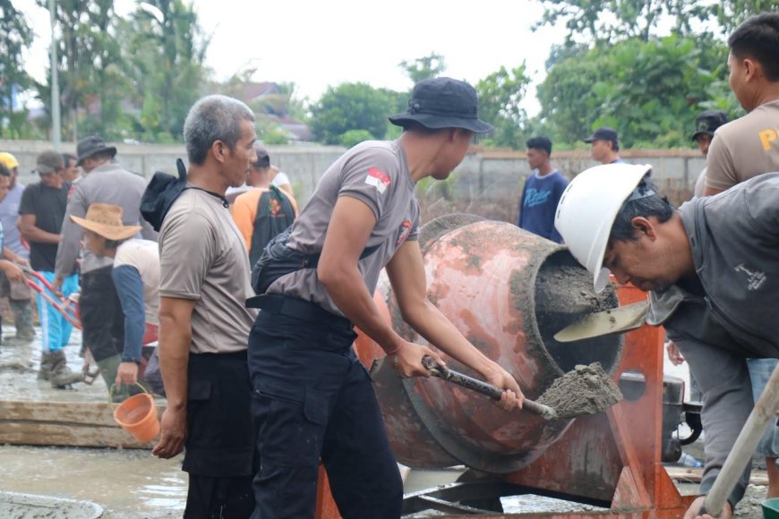 Gotong Royong Bersama Satgas Ops Damai Cartenz, Warga Mimika Rasakan Manfaat Akses Pemakaman yang Lebih Baik
