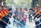 Disambut Pedang Pora dan Atraksi Budaya, Irjen Pol Dekananto Eko Purwono Resmi Pimpin Polda Jatim